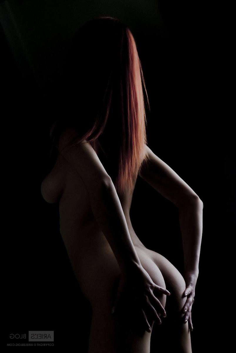 16P Artistic redhead