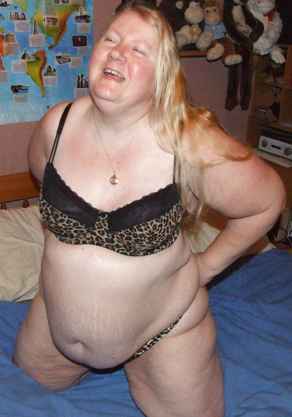 20P A.J. BBW Queen of England - The Lingerie Files