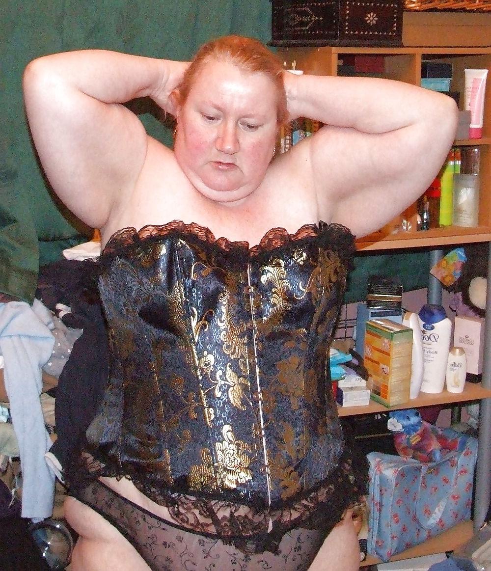 20P A.J. BBW Queen of England - The Lingerie Files