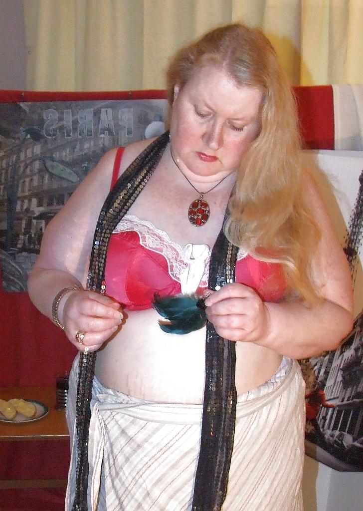 20P A.J. BBW Queen of England - The Lingerie Files