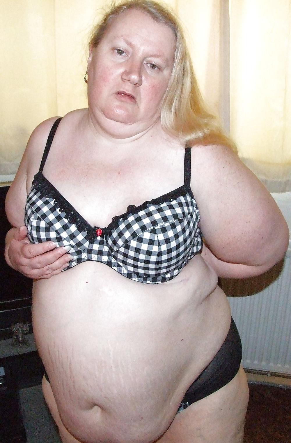 20P A.J. BBW Queen of England - The Lingerie Files