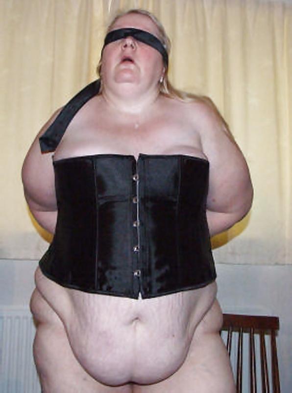 20P A.J. BBW Queen of England - The Lingerie Files