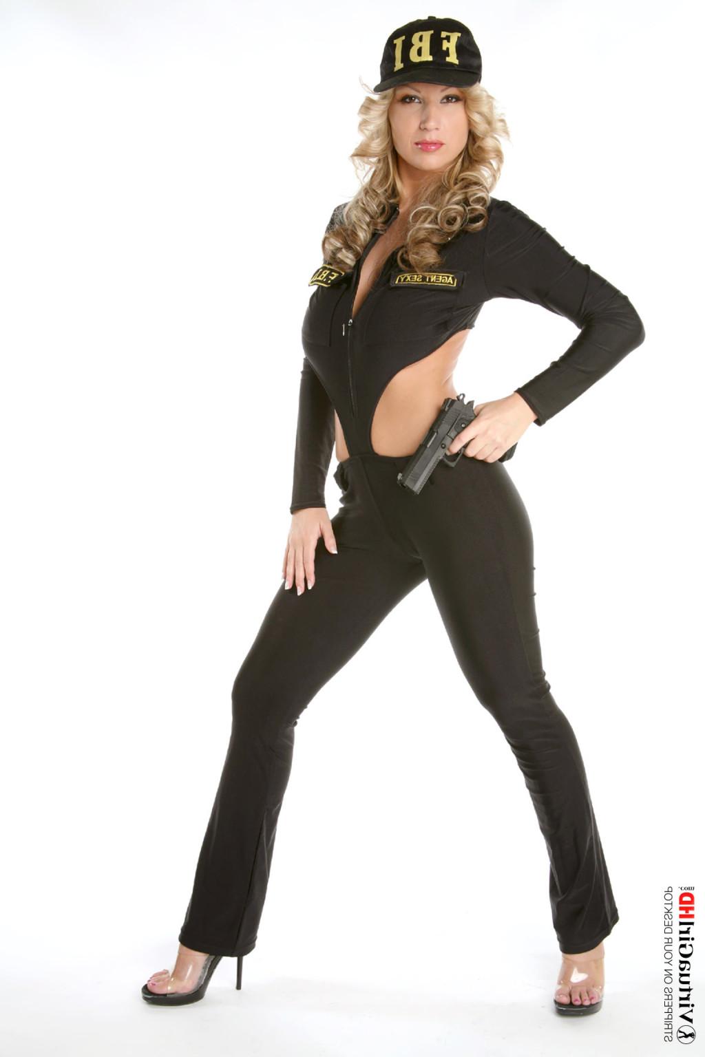 15P Busty policewoman puts off her uniform and shows her fine ass