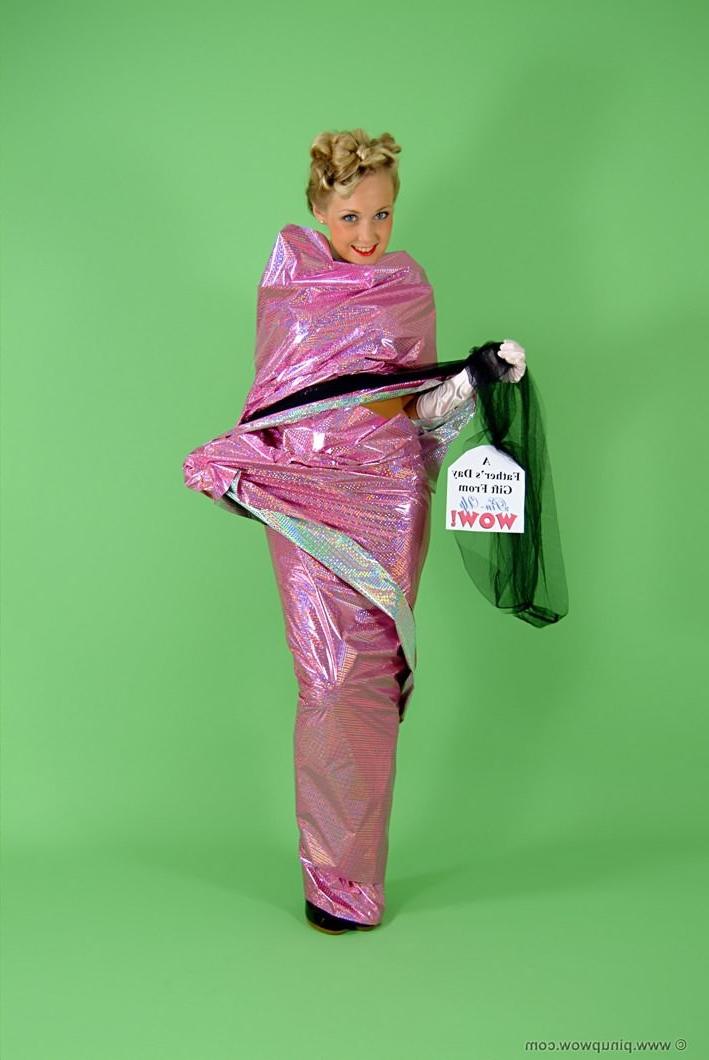 16P Blonde stocking blonde in retro pinup outfit