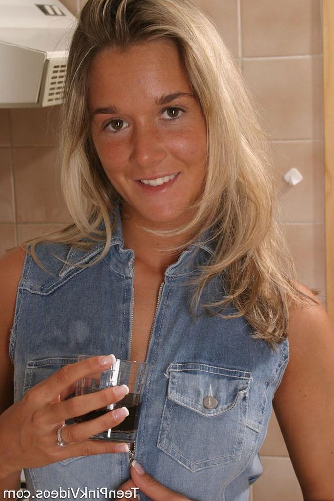 15P Amazing teen spreads and toys her pussy in kitchen