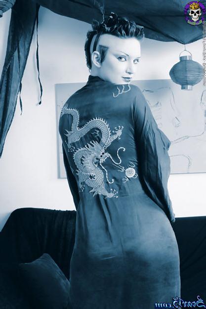 15P Stunningly beautiful goth Scar shows her tattoo