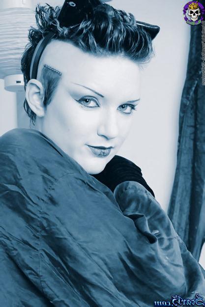 15P Stunningly beautiful goth Scar shows her tattoo