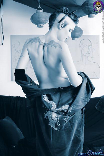 15P Stunningly beautiful goth Scar shows her tattoo