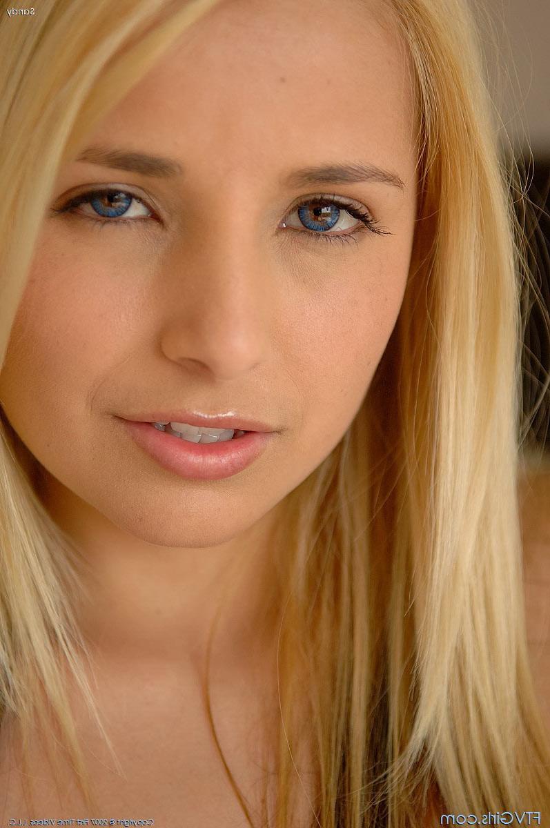 15P Cute sexy blonde teen flashing her pussy in public