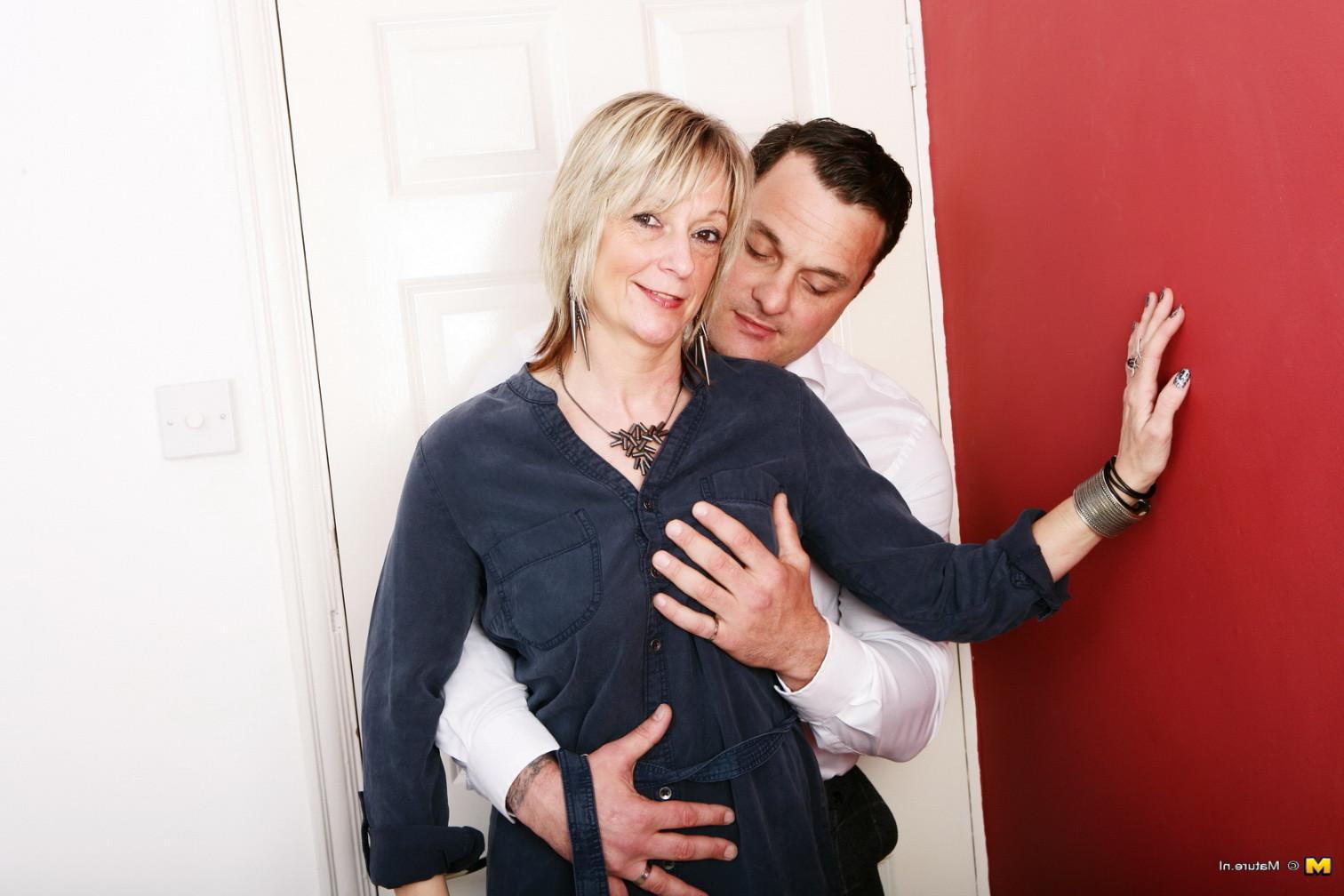 16P Naughty British housewife doing it with her lover