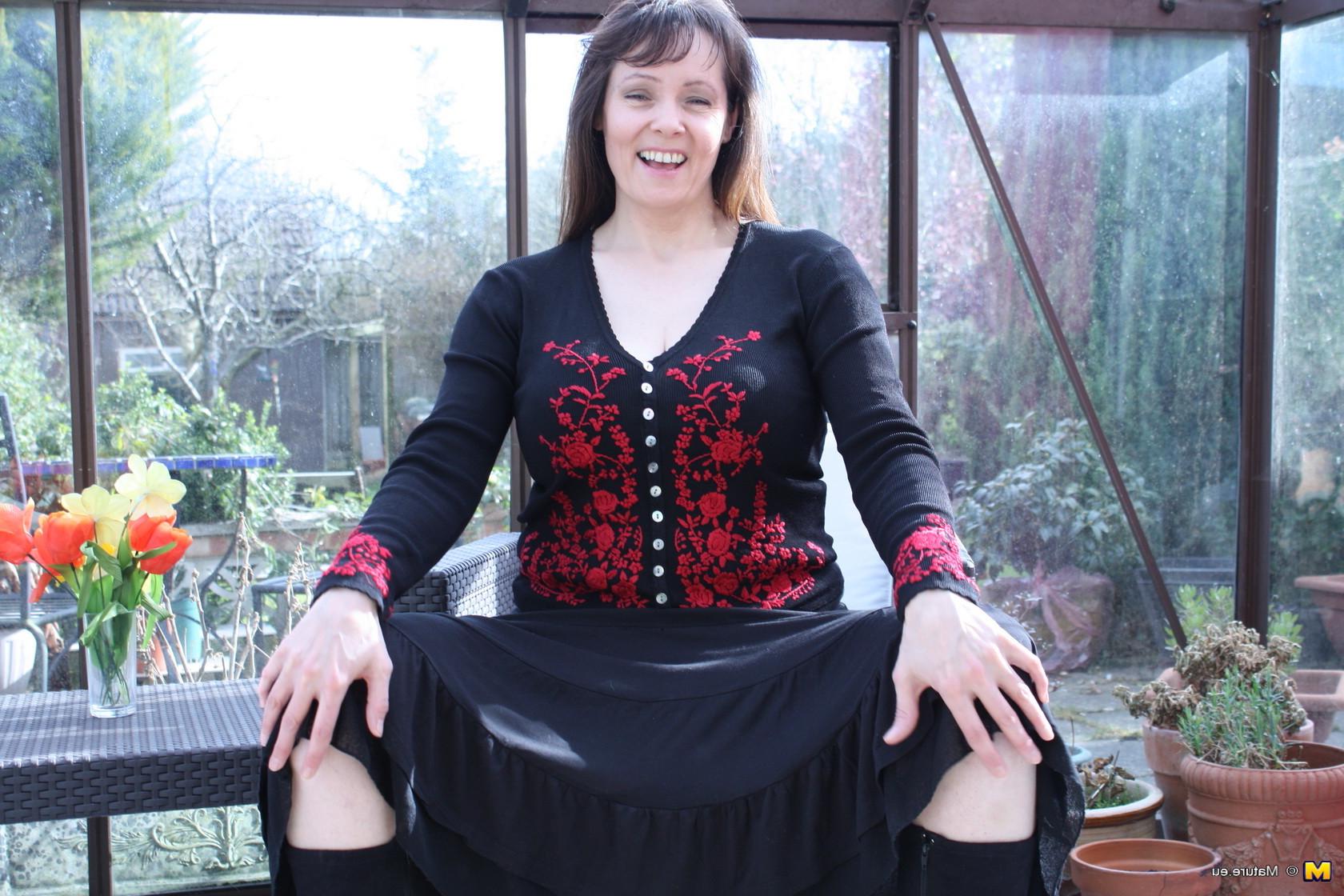 16P Big breasted British housewife getting wet