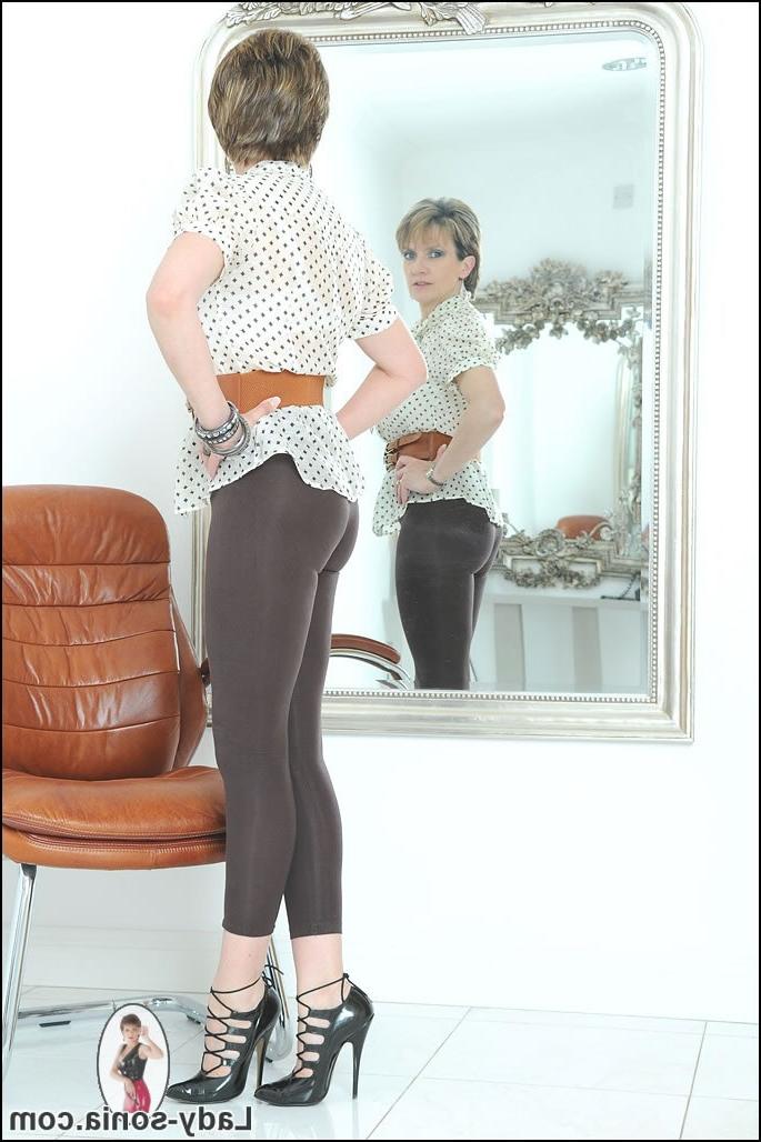 15P Opaque leggings busty wife Lady Sonia