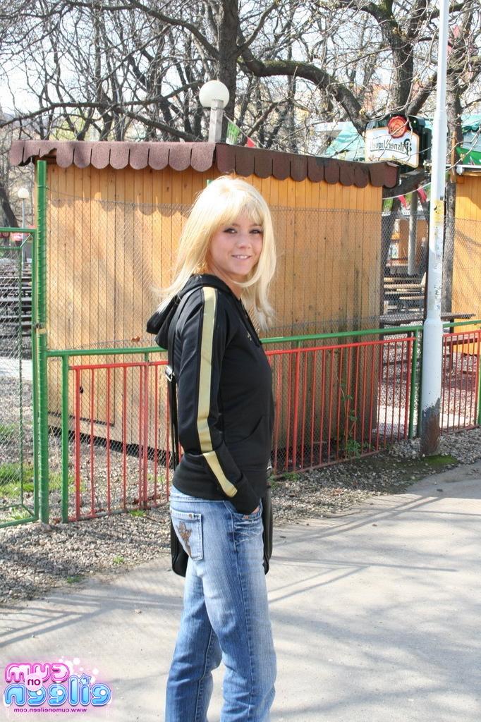 16P Busty blonde outside