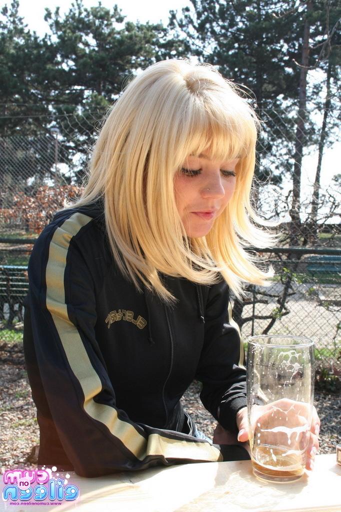 16P Busty blonde outside