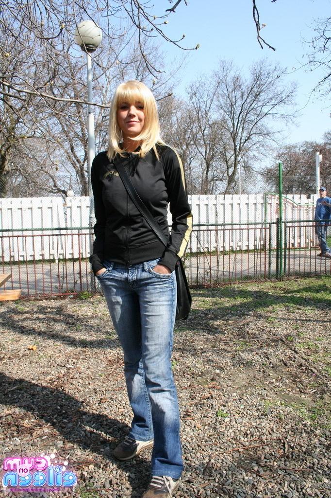 16P Busty blonde outside
