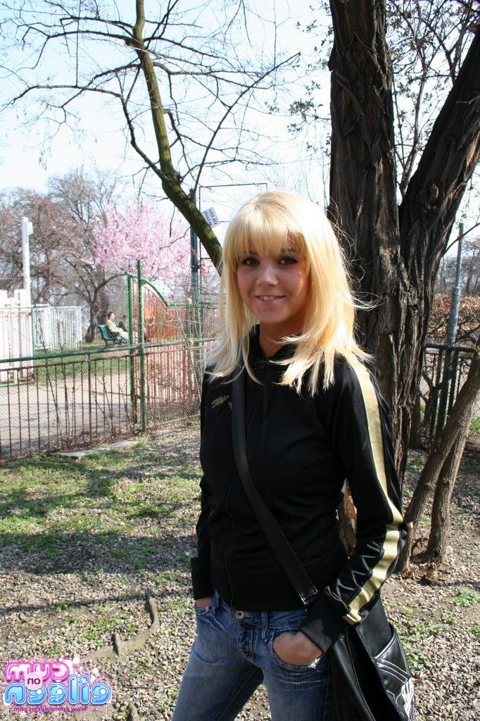 16P Busty blonde outside