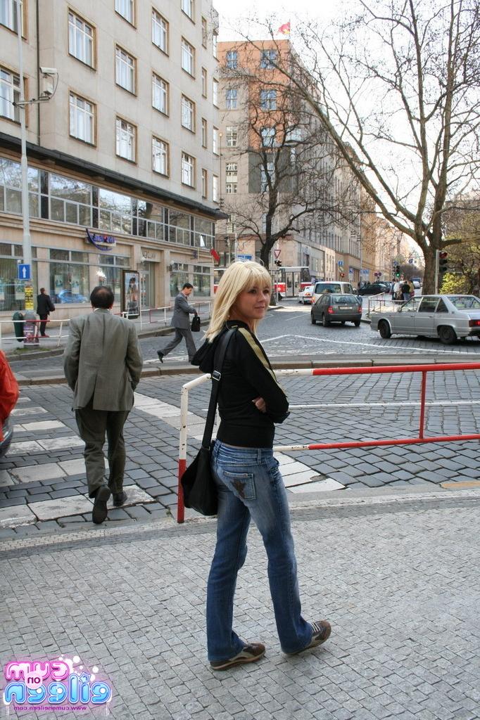 16P Busty blonde in public