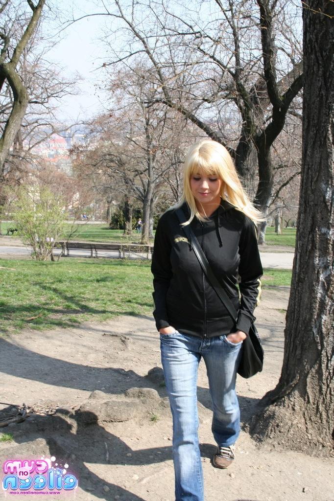 16P Busty blonde in public