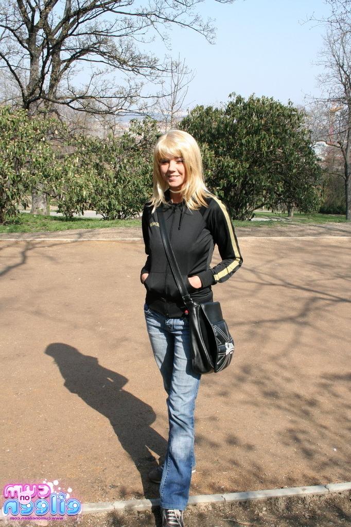 16P Busty blonde in public