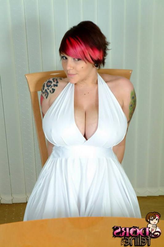 16P Kinky tattooed chick showing her huge tits