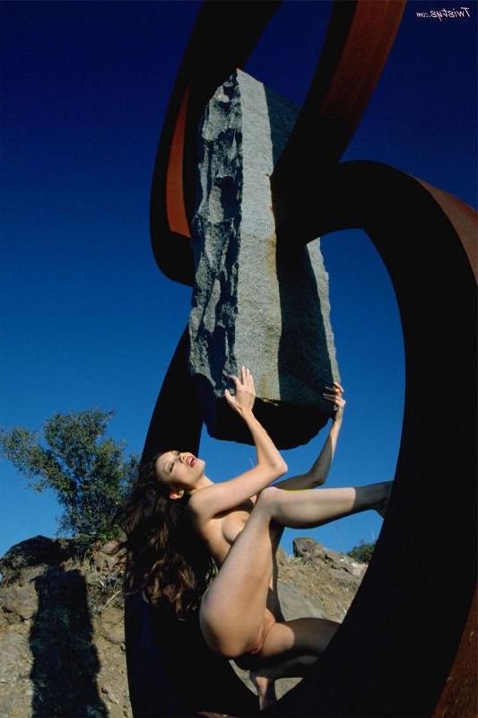 16P Big breasted brunette Lynn Thomas posing outdoors