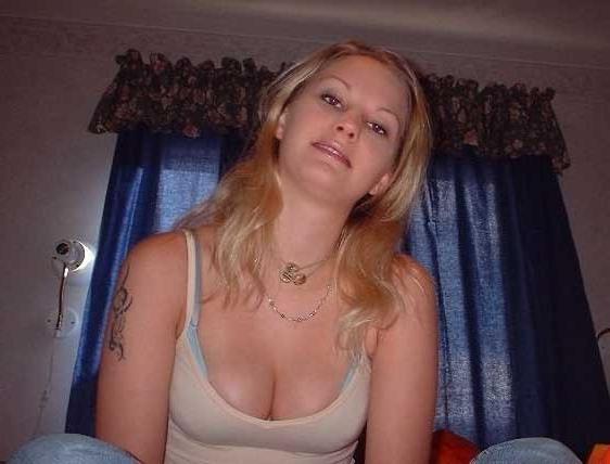 15P Pretty chick shows her melon-sized knockers