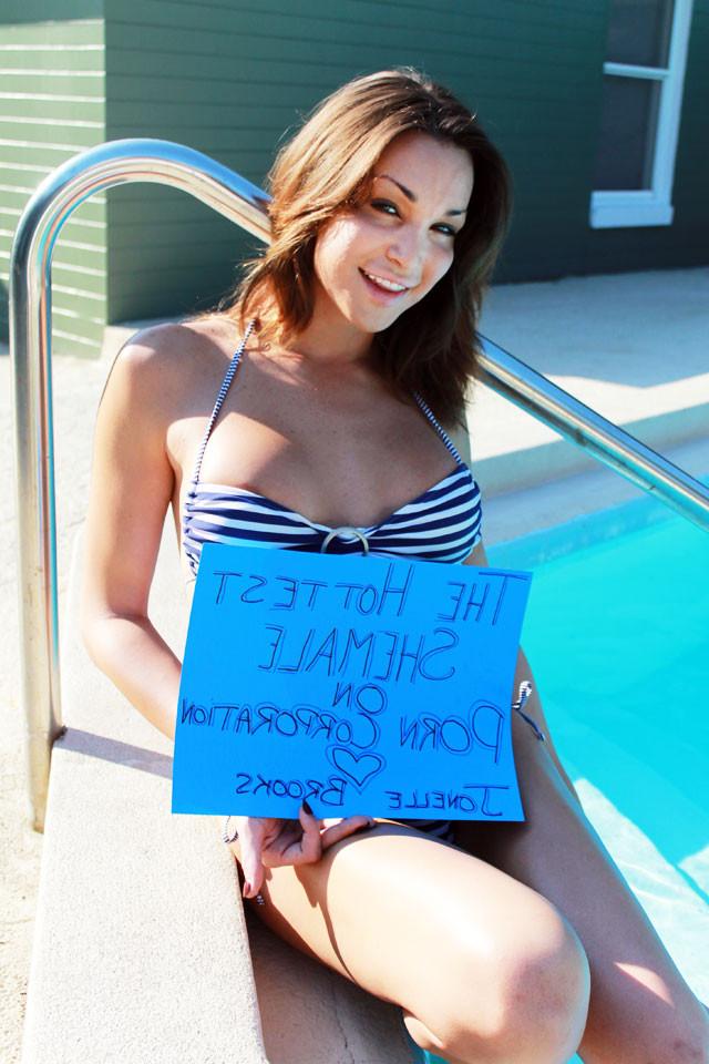 25P Hottest Shemale TS Jonelle Brooks Porn Corporation Fansigns