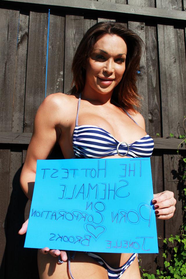 25P Hottest Shemale TS Jonelle Brooks Porn Corporation Fansigns
