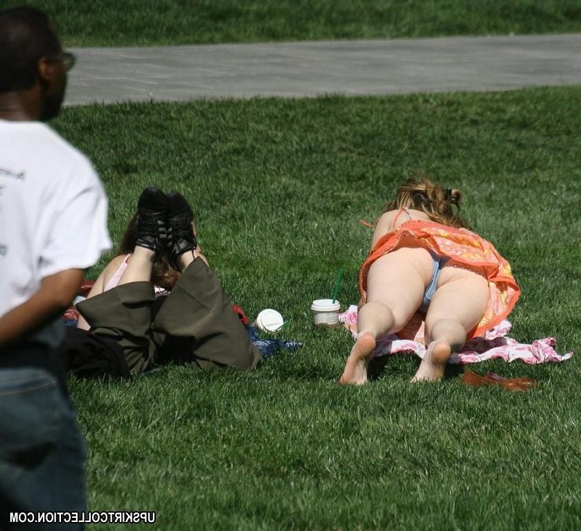 12P Upskirt voyeur pictures made by pro hunters in public
