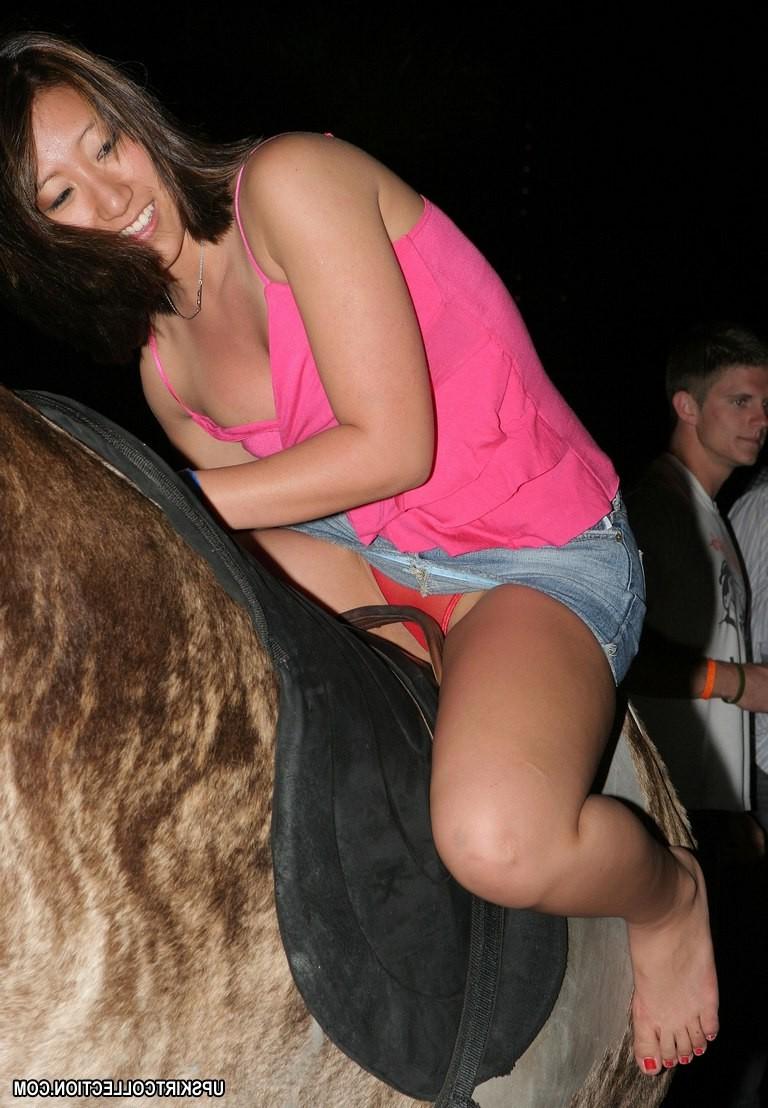 15P Sneaky upskirt of amateur girls busy reading or playing