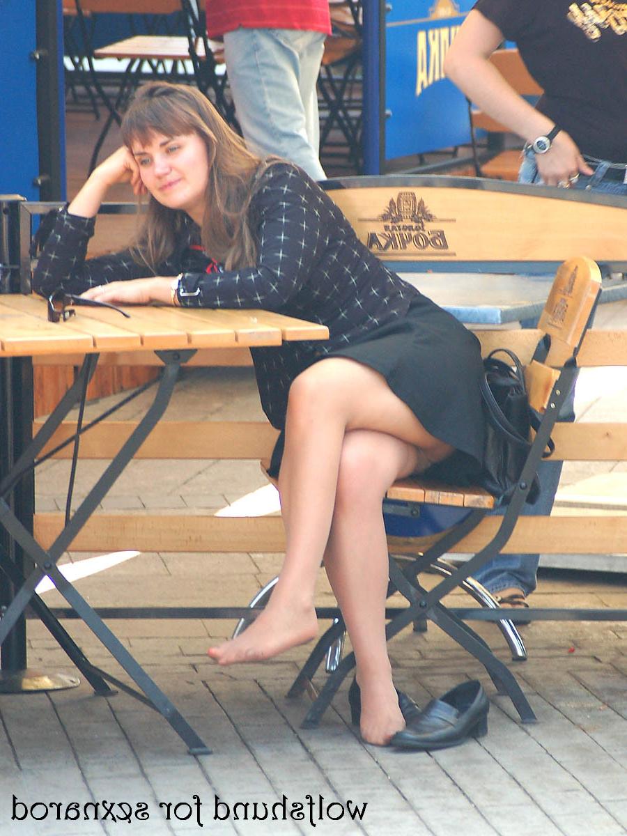 14P Babes' in golfs upskirt views get voyeured