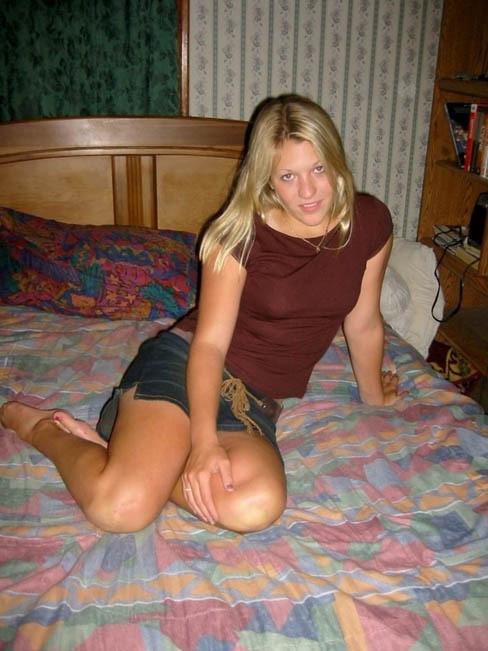 14P Babes' in golfs upskirt views get voyeured
