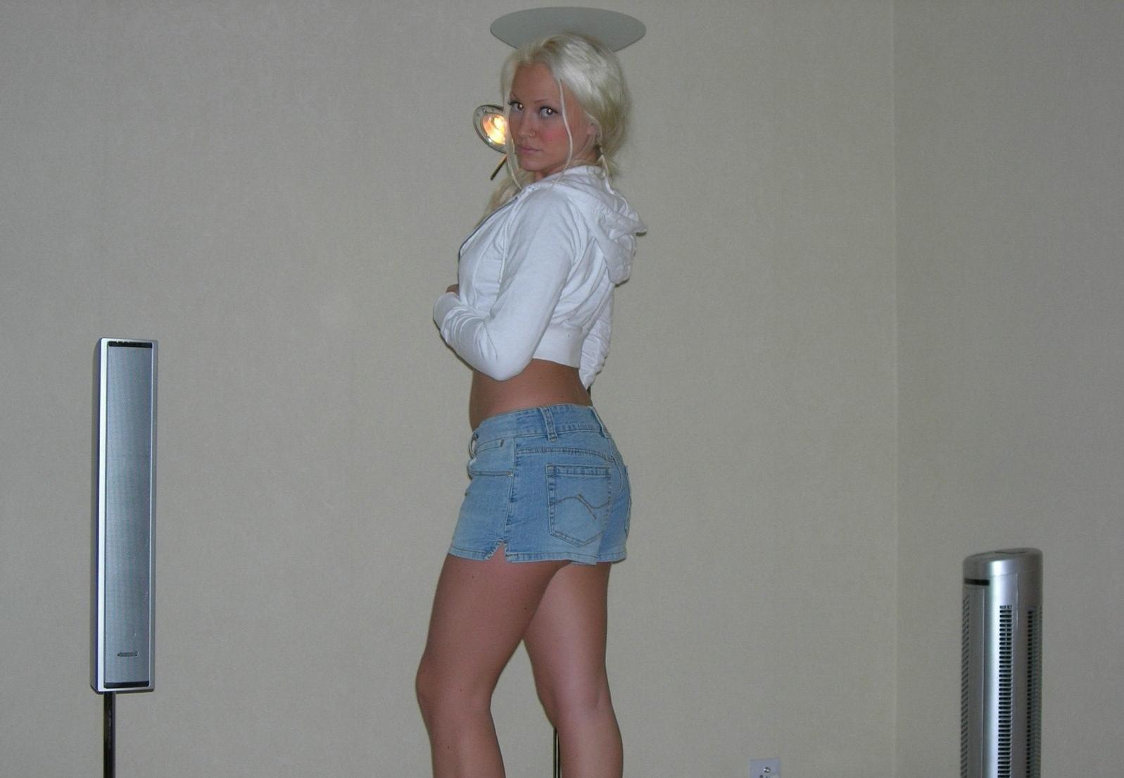 12P Babes spread legs and expose pussies in public upskirt