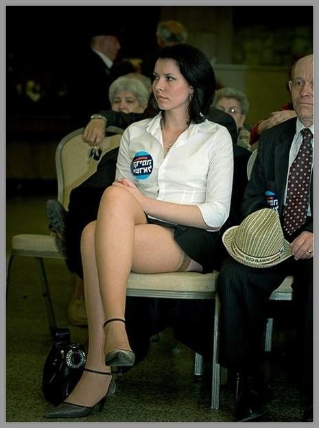 15P Incredible dolls' upskirt shot in public places
