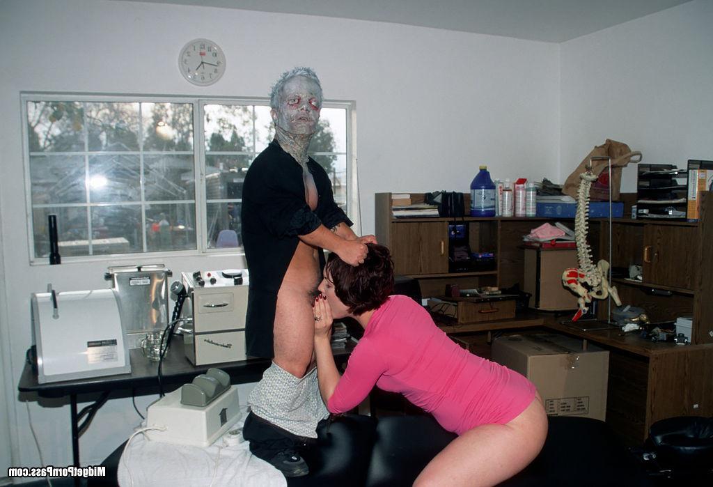 15P Busty dwarf fucking hard a naughty wet pussy