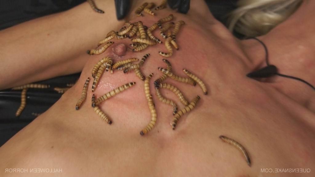 16P skinny woman inserts worms up her vagina