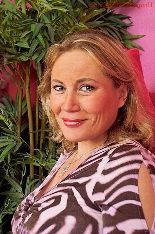 16P busty mature milking herself