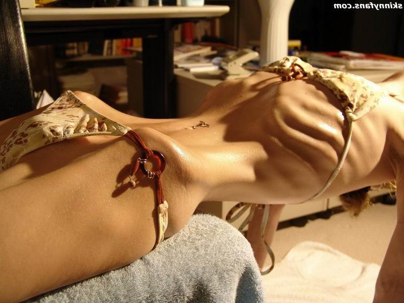 16P anorexic girls showing off their goodies