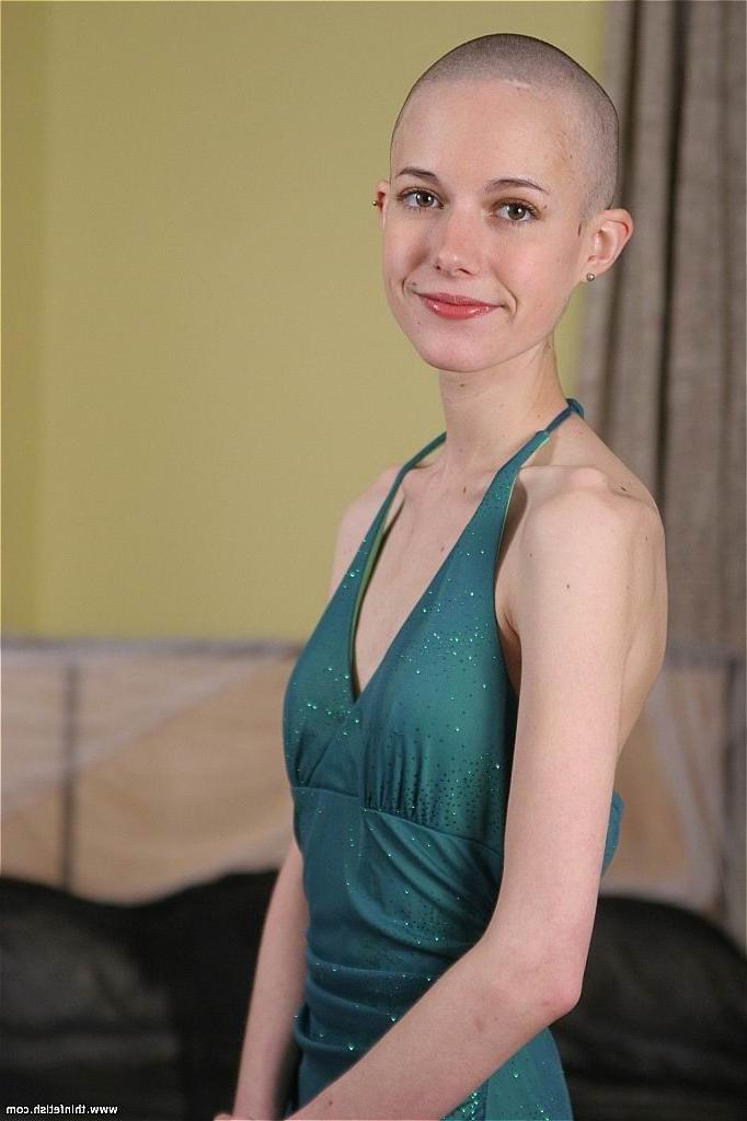 15P beautiful super skinny girl posing nude
