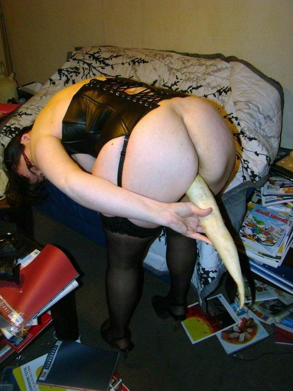 15P wife fucking her pussy with huge objects