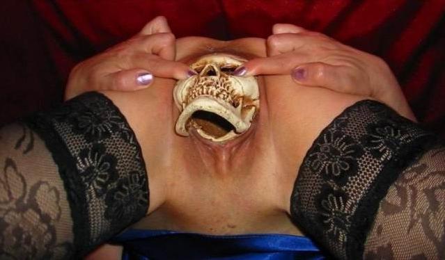 15P extreme pussy stretching and insertions