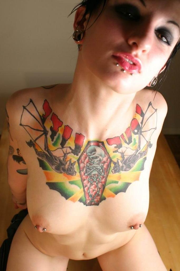 11P Extremes Tattoo und Piercing