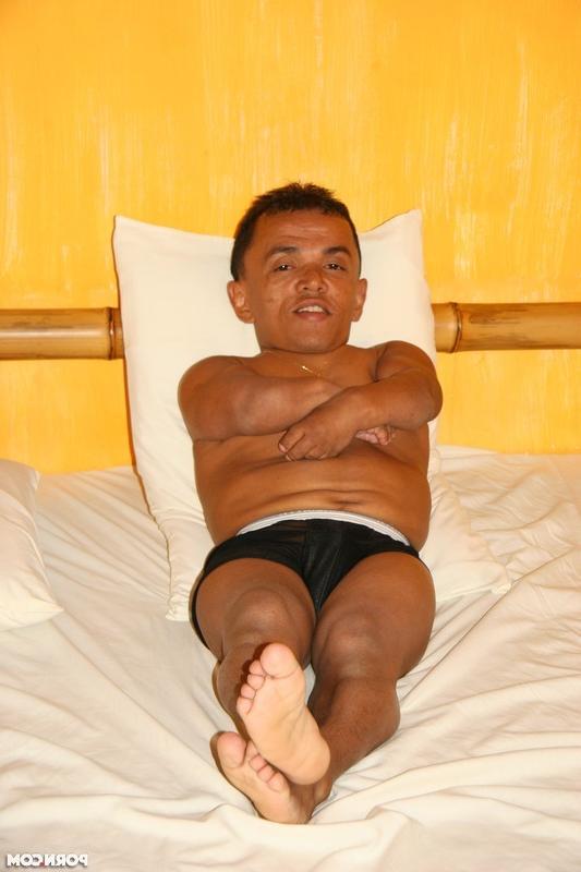 15P Orential Chick Gets Big Midget Suprise