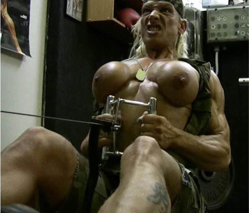 20P sexy muscular mature poser