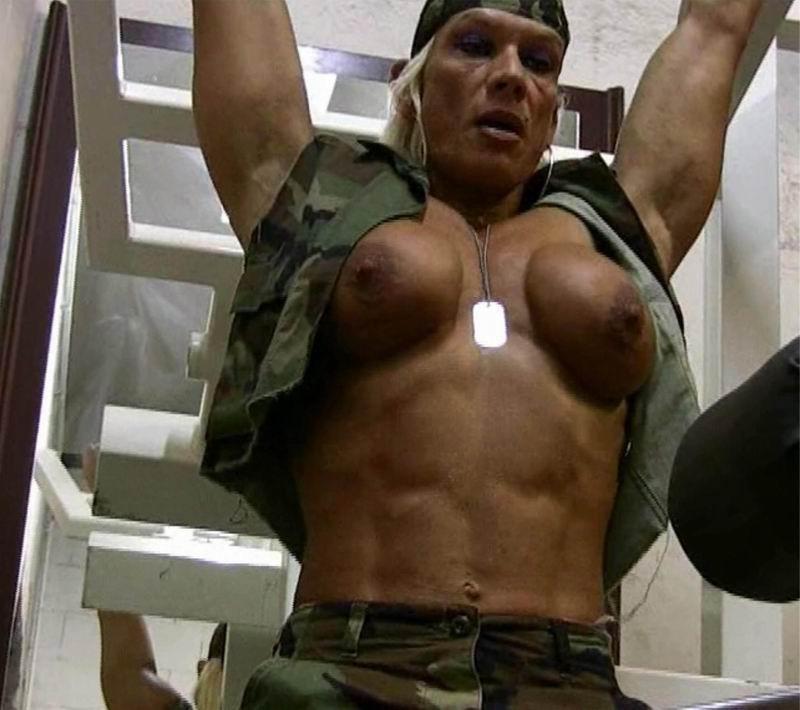 20P sexy muscular mature poser