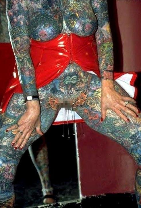 15P Extreme tattoo and piercing