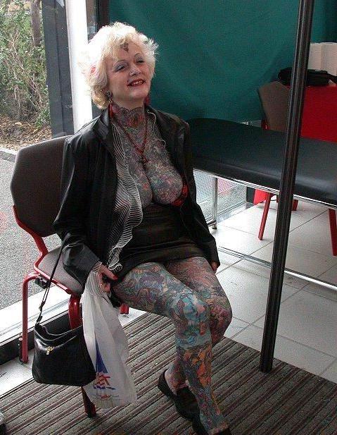 15P Extreme tattoo and piercing