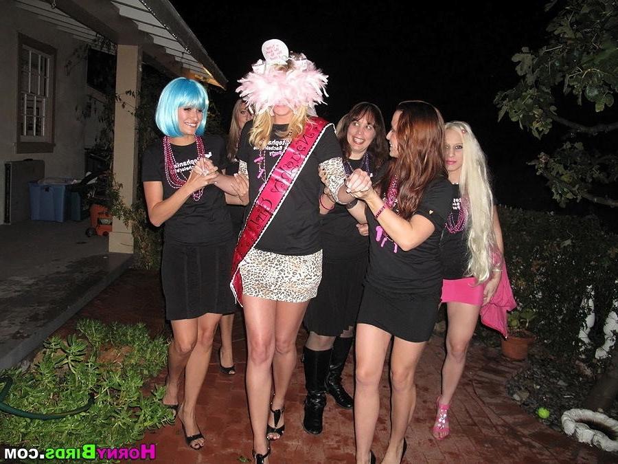 15P Amateurs crave large anonymous cocks at CFNM party