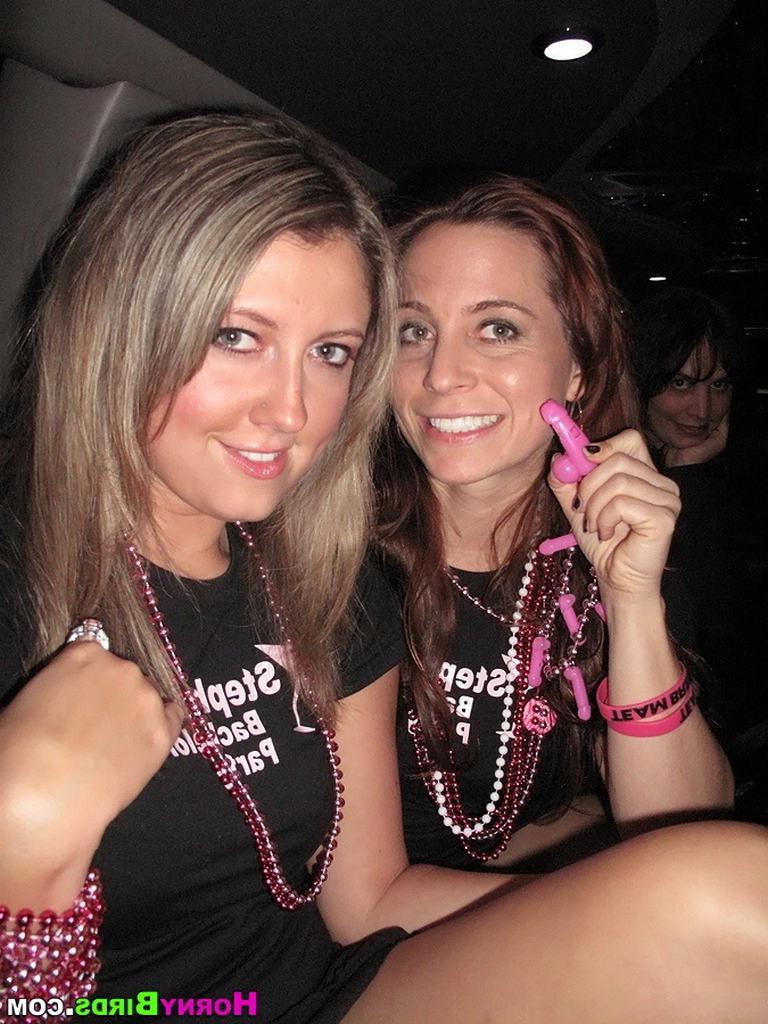 15P Amateurs fondling and sucking cock at CFNM party
