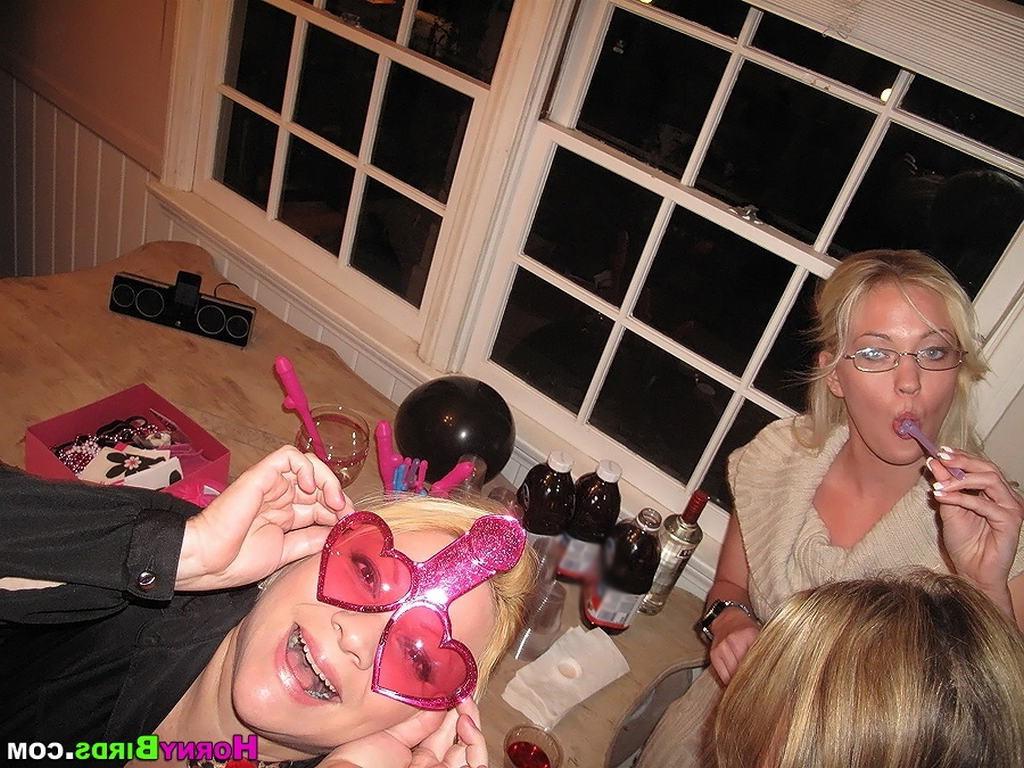 15P Amateurs fondling and sucking cock at CFNM party